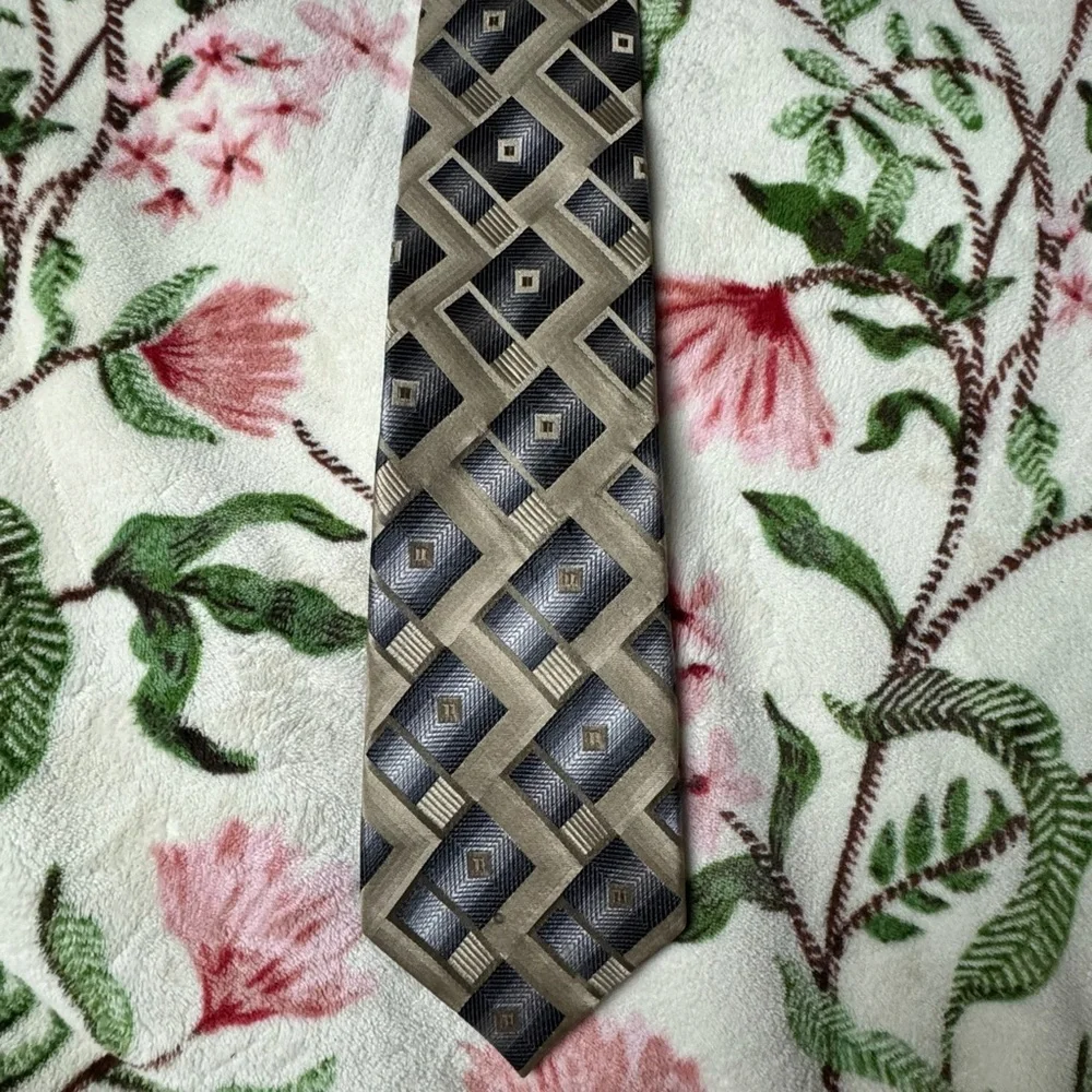 Claiborne Black and Gray Geometric Tie